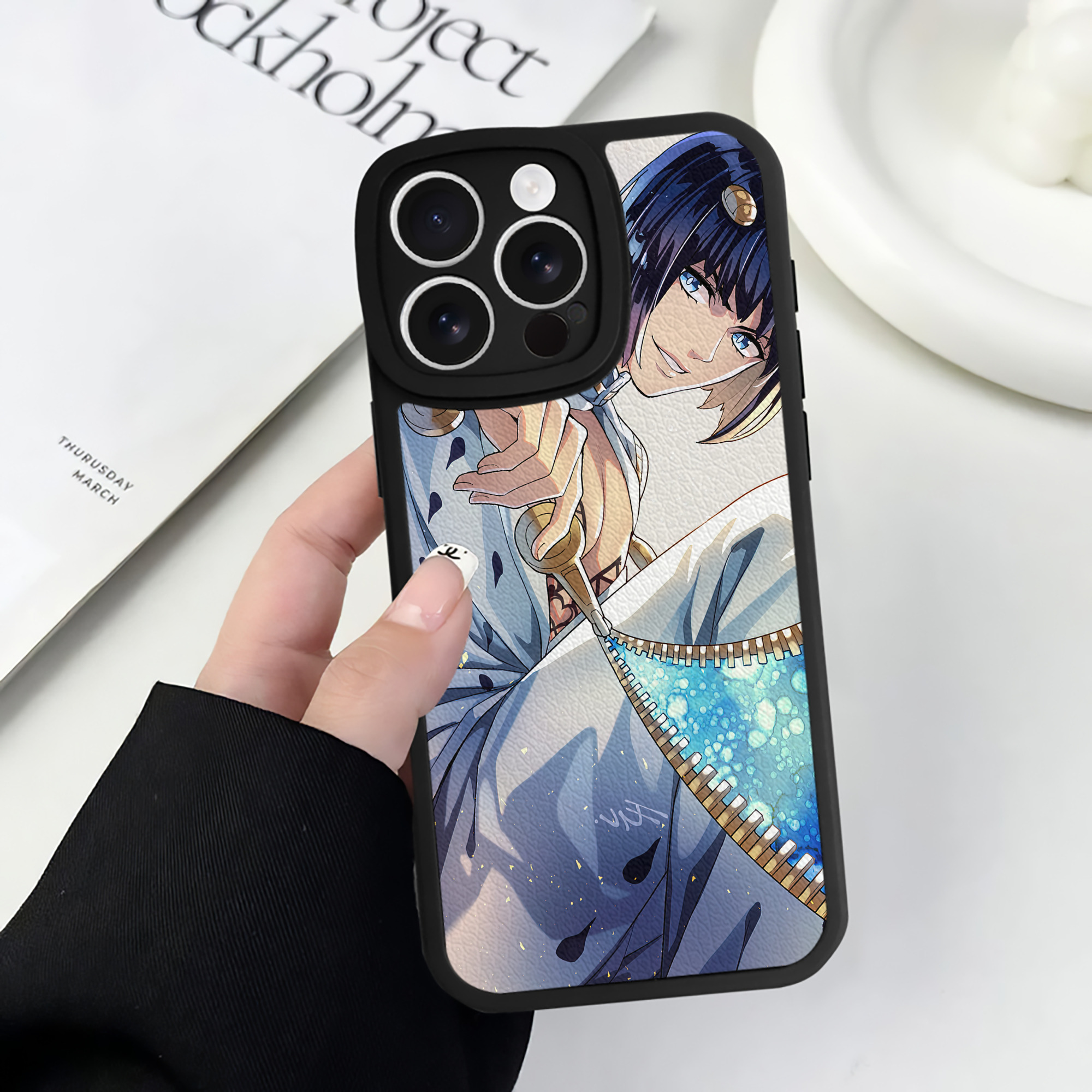 （画像用） ジョジョの奇妙な冒険 JoJo's Bizarre Adventure 【iPhone 16シリーズ対応】シリコンスマホケース（レザー調） 材質：シリコン